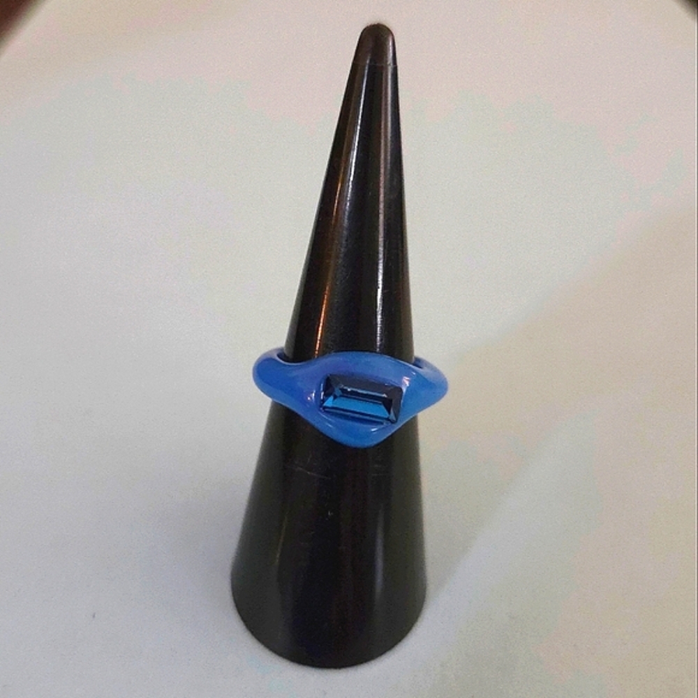 Blue‎ Resin Ring with Blue Rhinestone Accent Retro Rings NWT